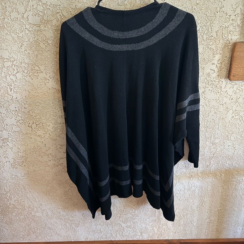 White House Black Market Ruana Wrap - Picture 8 of 15